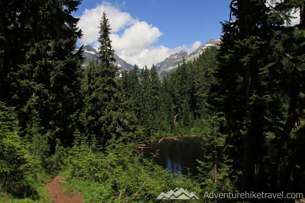 Virgin Lake on the way to Blanca Lake