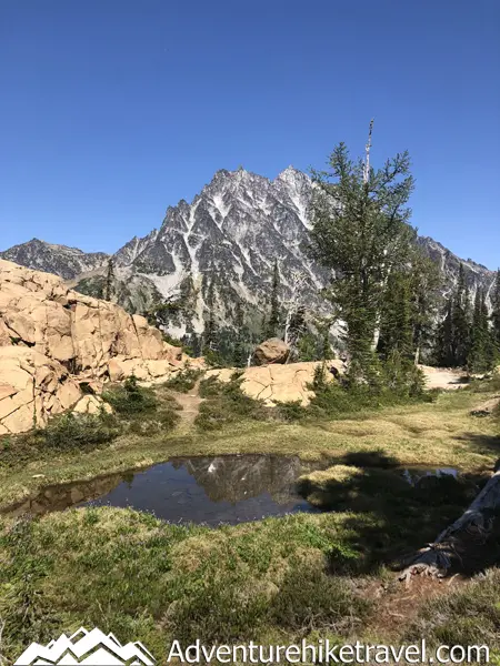 Interested in Backpacking to Lake Ingalls and Headlight Basin in the Alpine Lakes Wilderness? Lake Ingalls and Headlight Basin are one of my favorite picks for a backpacking destination. Lake Ingalls is a stunning alpine lake located in the heart of the Alpine Lakes Wilderness of Washington State, offering a challenging yet rewarding backpacking experience for outdoor enthusiasts.