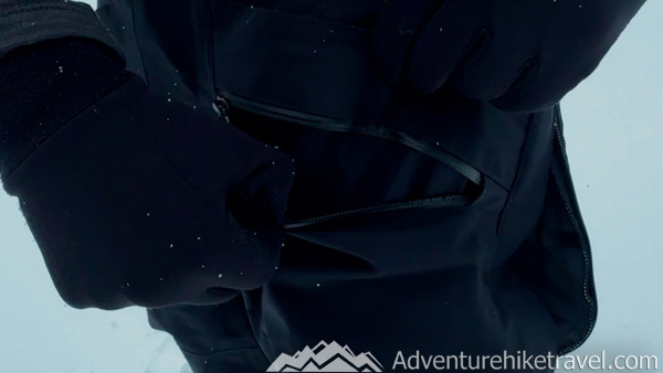 The Burton GORE-TEX Vent Pants hit that sweet spot for splitboarding and snowboarding—offering solid performance, comfort, and value. With full GORE-TEX waterproofing, tons of vents, fleece-lined pockets, and a rider-friendly fit, these pants are built for uphill climbs, deep turns, and long resort days. No gimmicks—just legit gear that keeps you dry and moving.