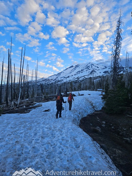 Looking for an epic spring splitboarding adventure in Washington State? Mt. Adams delivers stunning views, endless snowfields, and a thrilling descent. Follow along as three riders tackle the South Climb route to the Lunch Counter—complete with gear issues, wild weather, and unforgettable turns. #Splitboarding #MtAdams #BackcountrySnowboarding #PNWAdventure #Snowboarding