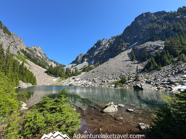 Escape to Upper Melakwa Lake in the Alpine Lakes Wilderness, WA. This serene alpine destination is reached via the Melakwa Lake Trail, offering rugged forest paths, crystal-clear turquoise waters, and stunning mountain backdrops. Perfect for day hikes or backpacking adventures near Snoqualmie Pass. #PNWHikes