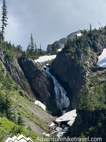 Waterfall on the way to Upper Royal Basin